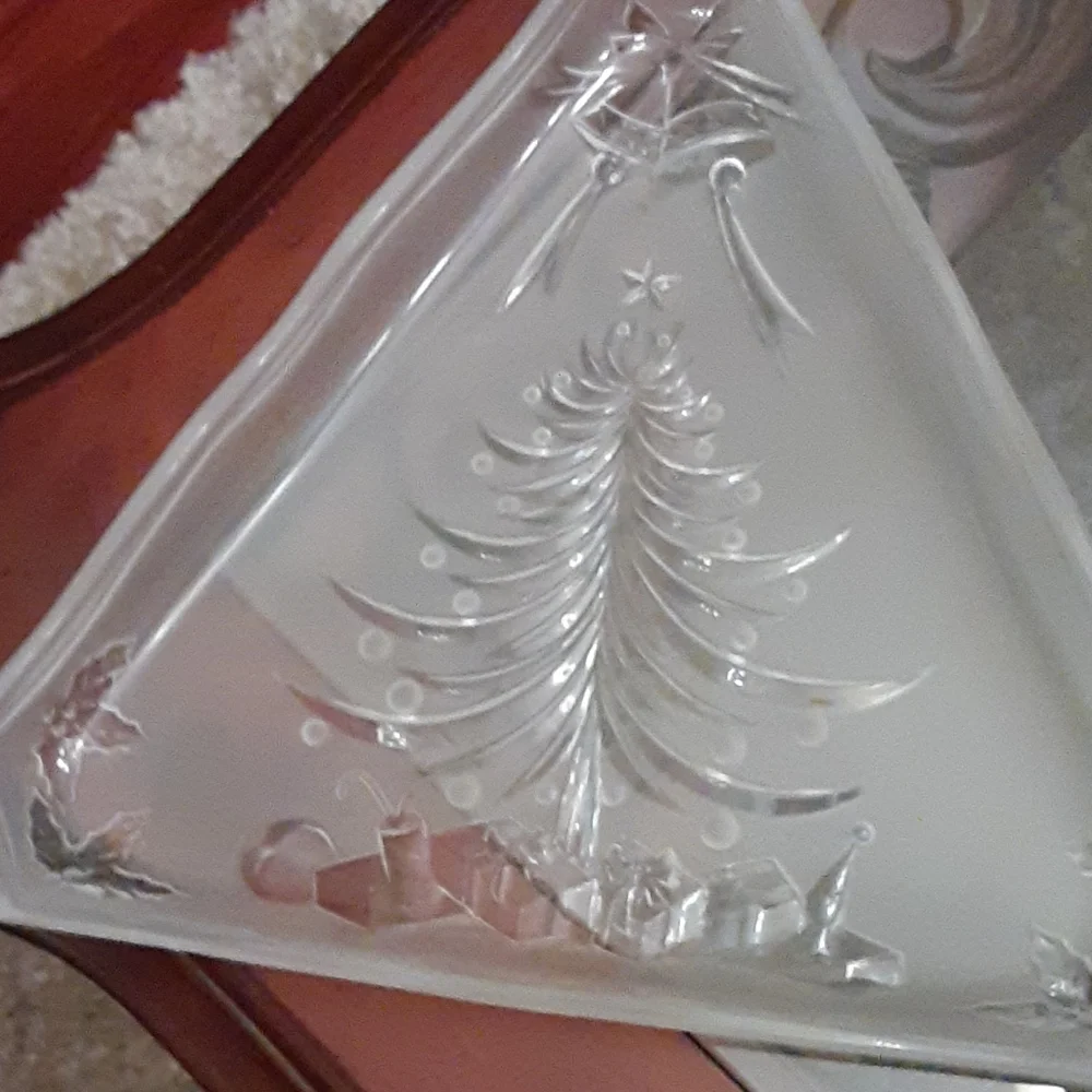 Mikasa Christmas Joy Frosted platter triangle shape 10.5